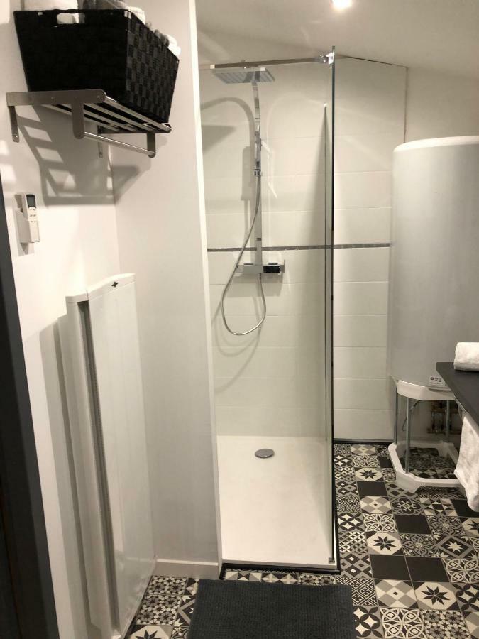 Le Petit Chez Soi Apartment Calais Bagian luar foto