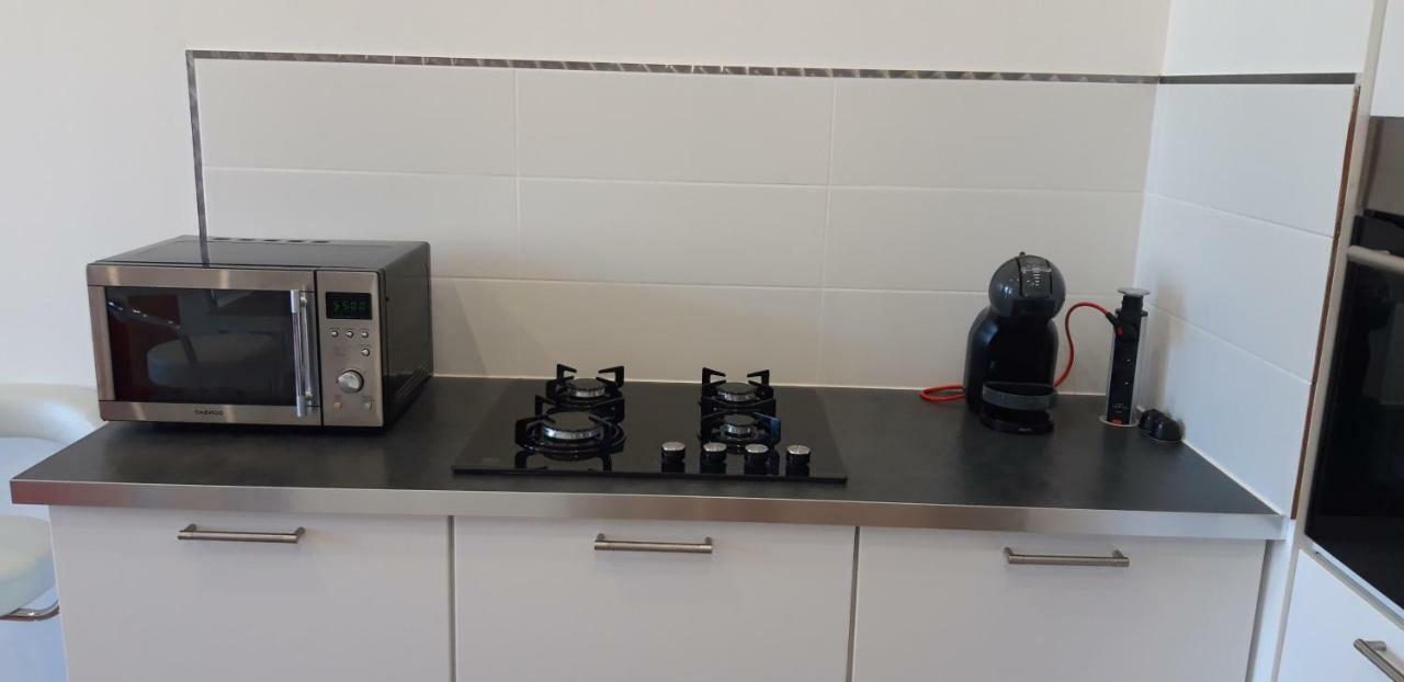 Le Petit Chez Soi Apartment Calais Bagian luar foto